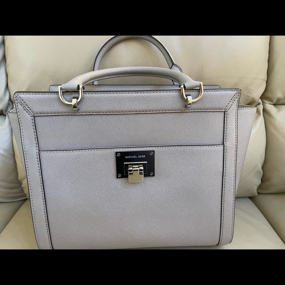 Michael Kors handbag - Picture 1 of 3